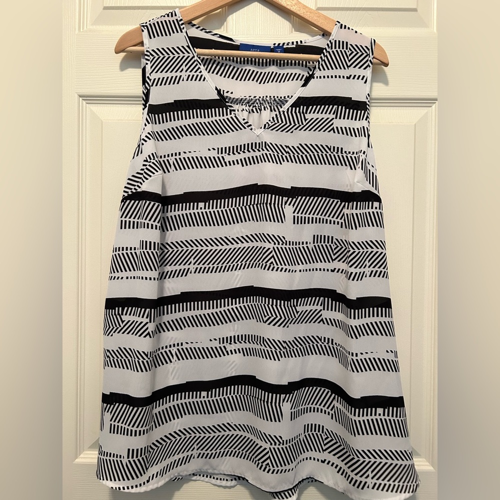 Apt. 9 Black and White Geometric Top